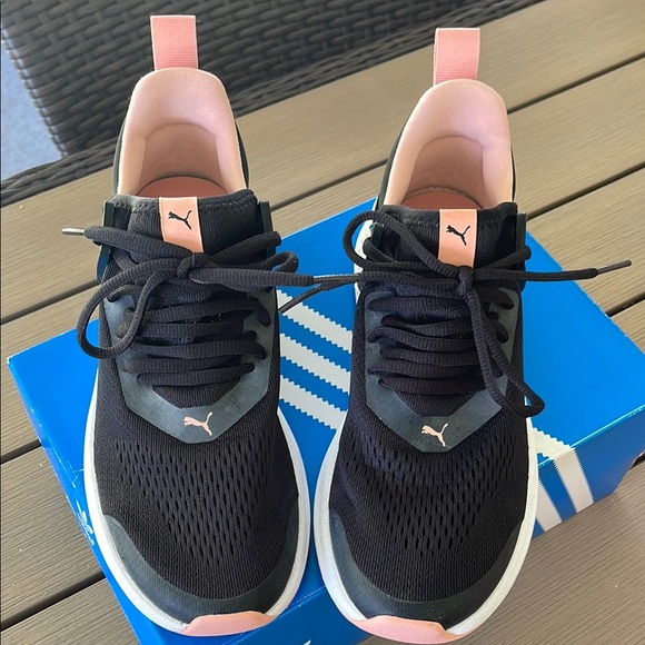 PUMA Black and Pink Running Shoes - Picture 2 of 7